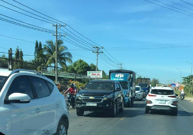 Kẹt xe kéo dài hàng km nên phải xả 2 trạm thu phí trên cao tốc Long Thành - Dầu Giây - Hình 5 Ket xe keo dai hang km nen phai xa 2 tram thu phi tren cao toc Long Thanh - Dau Giay-Hinh-5