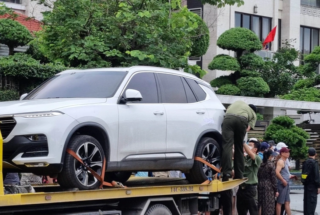 Tình tiết mới nhất liên quan dàn xe sang bị tạm giữ sau cuộc khám xét nhà cựu Chủ tịch TP Hạ Long - Hình 3 Tinh tiet moi nhat lien quan dan xe sang bi tam giu sau cuoc kham xet nha cuu Chu tich TP Ha Long-Hinh-3