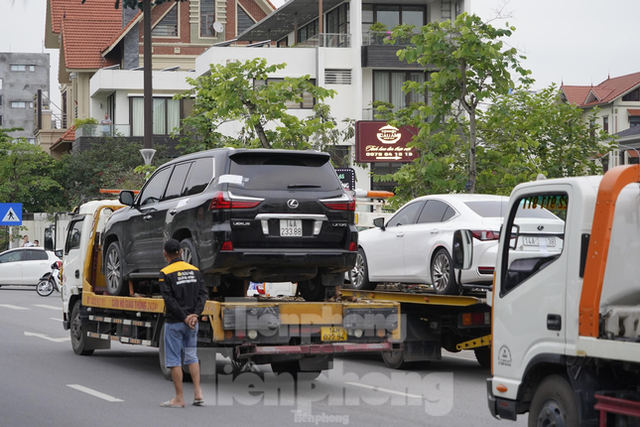 Tình tiết mới nhất liên quan dàn xe sang bị tạm giữ sau cuộc khám xét nhà cựu Chủ tịch TP Hạ Long Tinh tiet moi nhat lien quan dan xe sang bi tam giu sau cuoc kham xet nha cuu Chu tich TP Ha Long