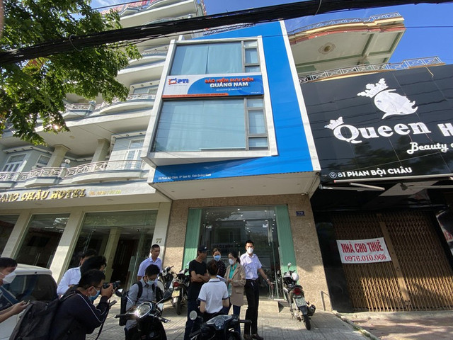 Khách hàng kéo đến công ty đòi quyền lợi về bảo hiểm COVID-19 Khach hang keo den cong ty doi quyen loi ve bao hiem COVID-19