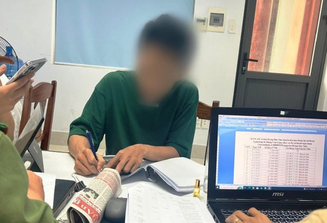 Hàng chục nhân viên ngân hàng bị triệu tập vì mua bán thông tin khách hàng Hang chuc nhan vien ngan hang bi trieu tap vi mua ban thong tin khach hang