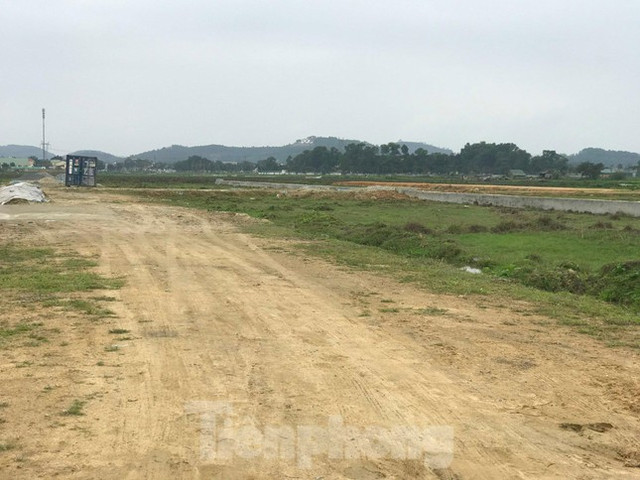 Sửng sốt vì đất nông thôn có giá khởi điểm 'trên trời' - Hình 5 Sung sot vi dat nong thon co gia khoi diem 'tren troi'-Hinh-5