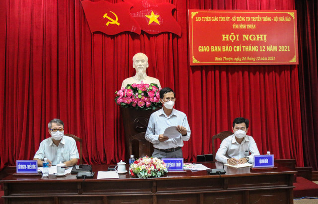 Vụ cạo trọc đảo Hòn Rơm: Dừng thi công dự án trên núi Hòn Rơm Vu cao troc dao Hon Rom: Dung thi cong du an tren nui Hon Rom