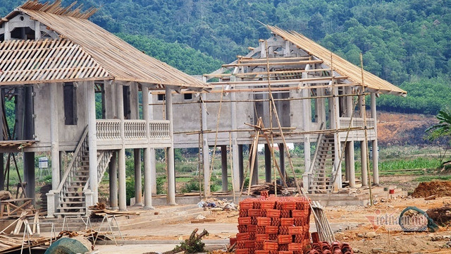 Cận cảnh những ngôi nhà xây trái phép trái phép trên đất trồng lúa ở Thanh Hóa - Hình 7 Can canh nhung ngoi nha xay trai phep trai phep tren dat trong lua o Thanh Hoa-Hinh-7