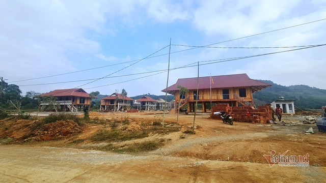 Cận cảnh những ngôi nhà xây trái phép trái phép trên đất trồng lúa ở Thanh Hóa Can canh nhung ngoi nha xay trai phep trai phep tren dat trong lua o Thanh Hoa
