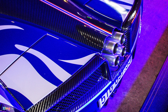 Siêu xe Pagani Huayra 80 tỷ của Minh Nhựa phối màu độc đáo - Hình 4 Sieu xe Pagani Huayra 80 ty cua Minh Nhua phoi mau doc dao-Hinh-4