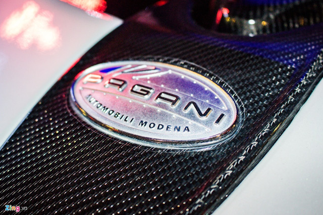 Siêu xe Pagani Huayra 80 tỷ của Minh Nhựa phối màu độc đáo - Hình 9 Sieu xe Pagani Huayra 80 ty cua Minh Nhua phoi mau doc dao-Hinh-9