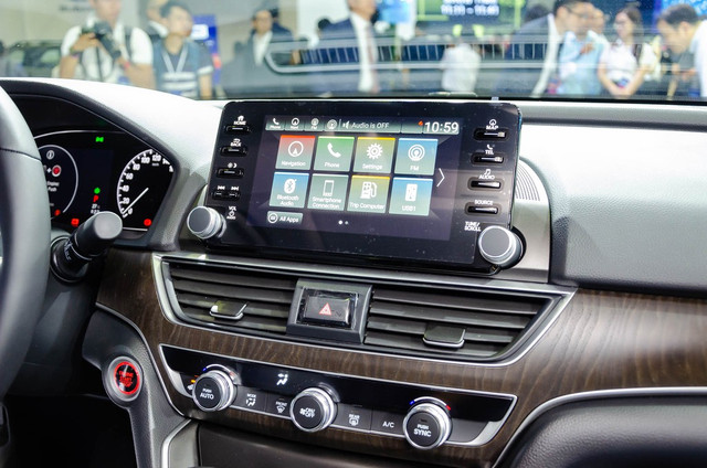 Sedan giá trên 1,2 tỷ, nên chọn Toyota Camry hay Honda Accord? - Hình 12 Sedan gia tren 1,2 ty, nen chon Toyota Camry hay Honda Accord?-Hinh-12