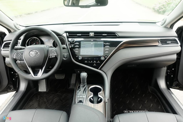 Sedan giá trên 1,2 tỷ, nên chọn Toyota Camry hay Honda Accord? - Hình 9 Sedan gia tren 1,2 ty, nen chon Toyota Camry hay Honda Accord?-Hinh-9