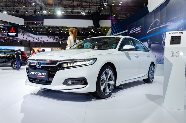 Sedan giá trên 1,2 tỷ, nên chọn Toyota Camry hay Honda Accord? - Hình 5 Sedan gia tren 1,2 ty, nen chon Toyota Camry hay Honda Accord?-Hinh-5