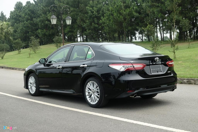 Sedan giá trên 1,2 tỷ, nên chọn Toyota Camry hay Honda Accord? - Hình 6 Sedan gia tren 1,2 ty, nen chon Toyota Camry hay Honda Accord?-Hinh-6