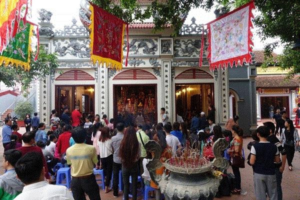 Những đền, chùa nổi tiếng linh thiêng nhất định phải ghé thăm dịp Tết tại Hà Nội - Hình 2 Nhung den, chua noi tieng linh thieng nhat dinh phai ghe tham dip Tet tai Ha Noi-Hinh-2