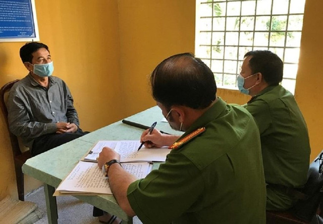 2 cựu tư lệnh cảnh sát biển nhận hàng tỷ đồng của trùm buôn xăng lậu - Hình 2 2 cuu tu lenh canh sat bien nhan hang ty dong cua trum buon xang lau-Hinh-2