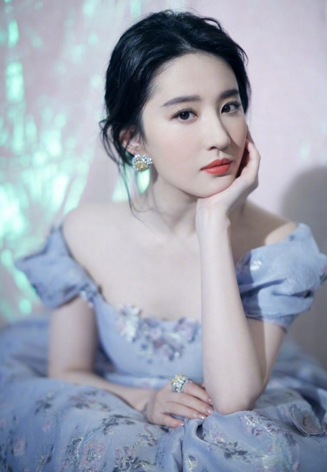 Hình ảnh mới nhất của 'thần tiên tỷ tỷ' Lưu Diệc Phi: Sở hữu loạt siêu xe trị giá trăm tỷ đồng - Hình 8 Hinh anh moi nhat cua 'than tien ty ty' Luu Diec Phi: So huu loat sieu xe tri gia tram ty dong-Hinh-8