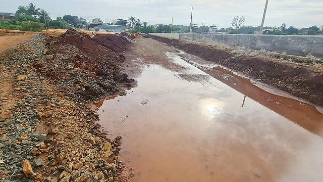 Bình Phước: Dân tố nhà thầu thi công đường Nguyễn Thái Học không đảm bảo chất lượng - Hình 6 Binh Phuoc: Dan to nha thau thi cong duong Nguyen Thai Hoc khong dam bao chat luong-Hinh-6