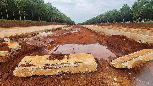 Bình Phước: Dân tố nhà thầu thi công đường Nguyễn Thái Học không đảm bảo chất lượng - Hình 3 Binh Phuoc: Dan to nha thau thi cong duong Nguyen Thai Hoc khong dam bao chat luong-Hinh-3