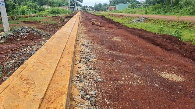 Bình Phước: Dân tố nhà thầu thi công đường Nguyễn Thái Học không đảm bảo chất lượng - Hình 7 Binh Phuoc: Dan to nha thau thi cong duong Nguyen Thai Hoc khong dam bao chat luong-Hinh-7