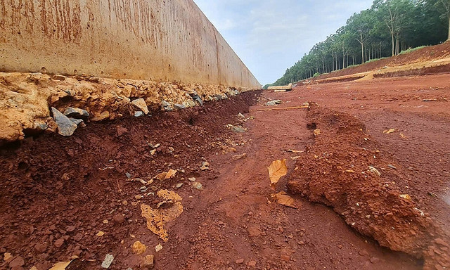 Bình Phước: Dân tố nhà thầu thi công đường Nguyễn Thái Học không đảm bảo chất lượng Binh Phuoc: Dan to nha thau thi cong duong Nguyen Thai Hoc khong dam bao chat luong