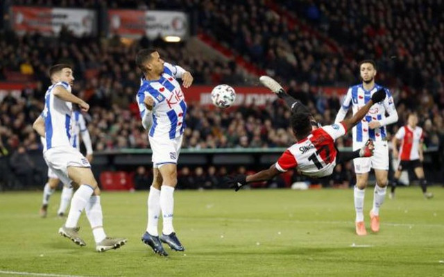Heerenveen thua te tua, Đoàn Văn Hậu vẫn chưa được ra sân Heerenveen thua te tua, Doan Van Hau van chua duoc ra san