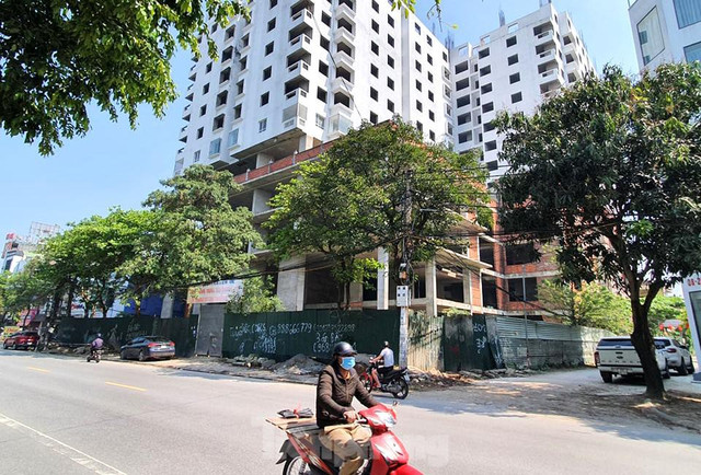 Cận cảnh cao ốc ôm 'đất vàng' bỏ hoang cả chục năm ở Nghệ An - Hình 6 Can canh cao oc om 'dat vang' bo hoang ca chuc nam o Nghe An-Hinh-6