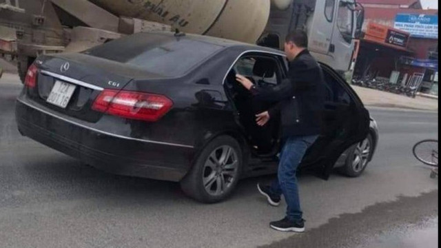 Cán bộ công an Lạng Sơn lái Mercedes tông ông lão 68 tuổi chết thảm Can bo cong an Lang Son lai Mercedes tong ong lao 68 tuoi chet tham