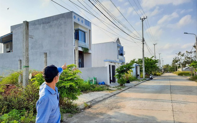 'Chủ đầu tư chây ì nộp thuế, khách hàng nhận ‘trái đắng’': Chủ tịch tỉnh Quảng Nam nói gì? 'Chu dau tu chay i nop thue, khach hang nhan ‘trai dang’': Chu tich tinh Quang Nam noi gi?