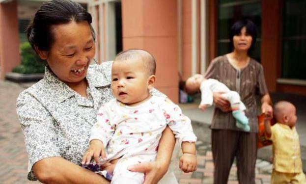 Bé 4 tuổi tử vong vì thói quen luộc trứng của bà nội, nỗi ân hận quá muộn màng Be 4 tuoi tu vong vi thoi quen luoc trung cua ba noi, noi an han qua muon mang