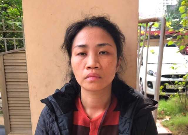 Người phụ nữ trốn đo thân nhiệt, giật khẩu trang, tát công an Nguoi phu nu tron do than nhiet, giat khau trang, tat cong an