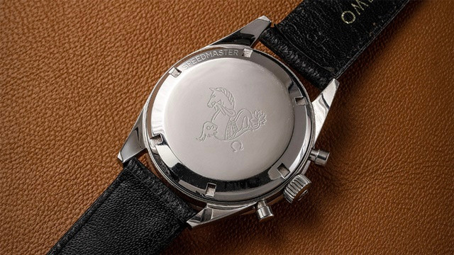 Cận cảnh đồng hồ Omega Speedmaster 1957 trị giá 3,4 triệu USD - Hình 3 Can canh dong ho Omega Speedmaster 1957 tri gia 3,4 trieu USD-Hinh-3