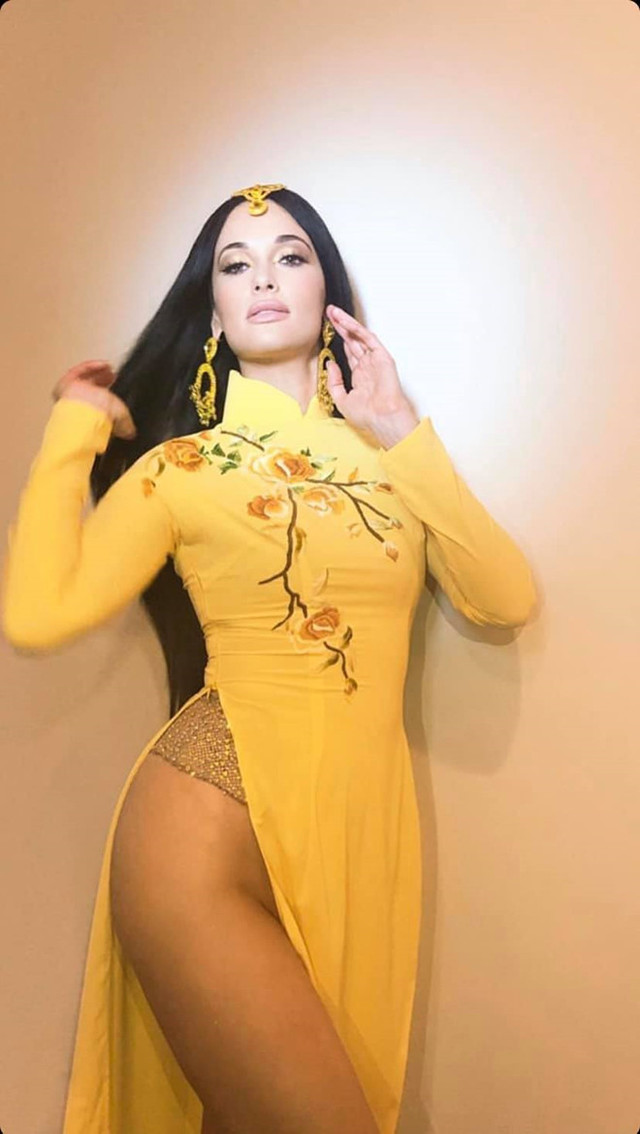 Mai Phương Thúy mặc áo dài trong suốt khoe ngực nở và các sao Việt bị chỉ trích Mai Phuong Thuy mac ao dai trong suot khoe nguc no va cac sao Viet bi chi trich