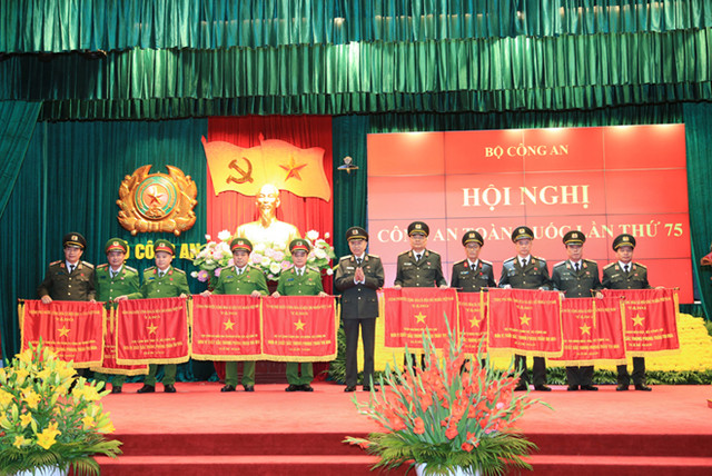 Đại tướng Tô Lâm: 'Phải triệt xóa hết các băng nhóm tội phạm' - Hình 2 Dai tuong To Lam: 'Phai triet xoa het cac bang nhom toi pham'-Hinh-2