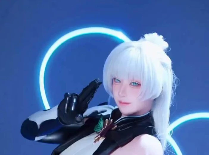 Takomayuyi tung ảnh cosplay nữ thần, fan thả tim không ngừng