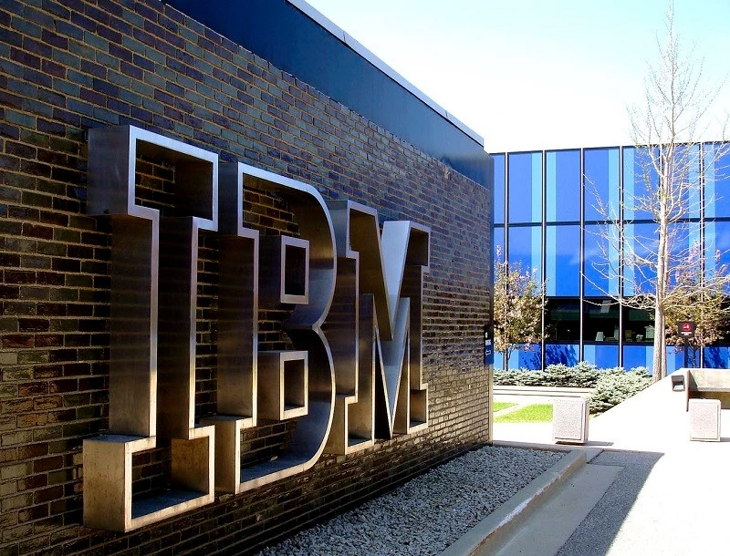 IBM sa thải hàng nghìn nhân sự vì AI và tự động hóa