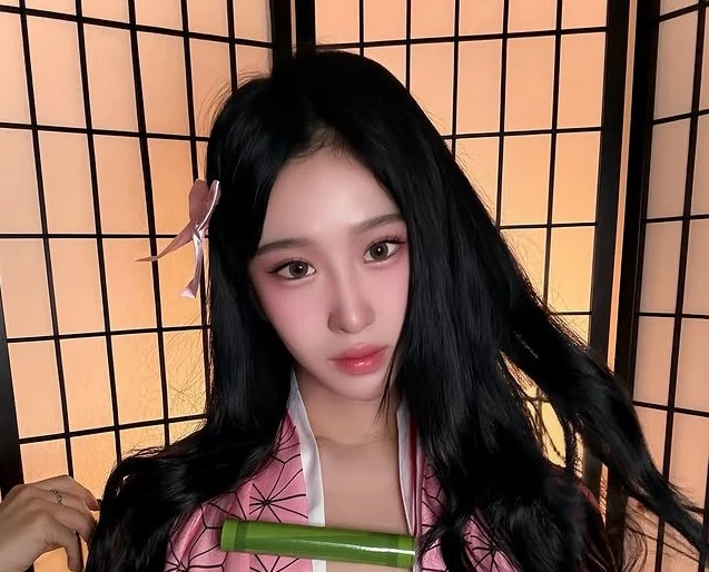 YouTuber Daheering gây bão với cosplay Nezuko