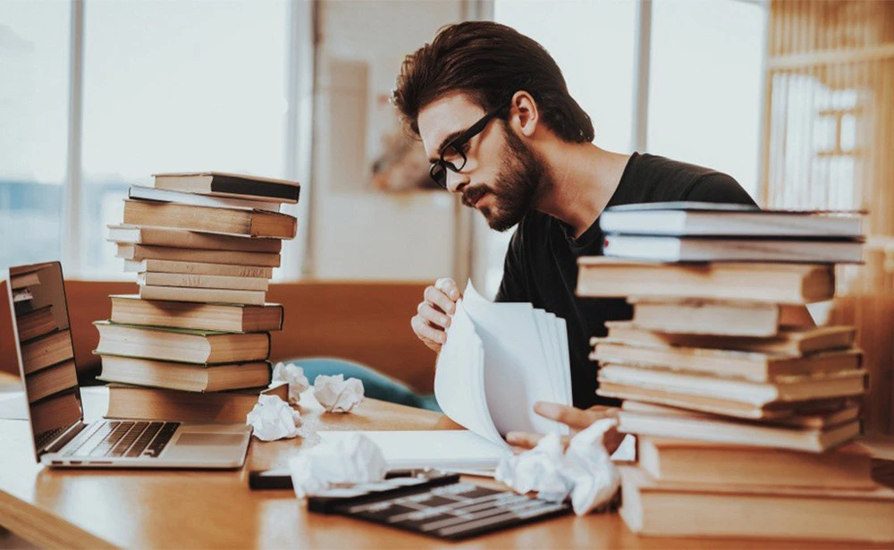 Nửa số tiểu thuyết gia lo bị AI thay thế