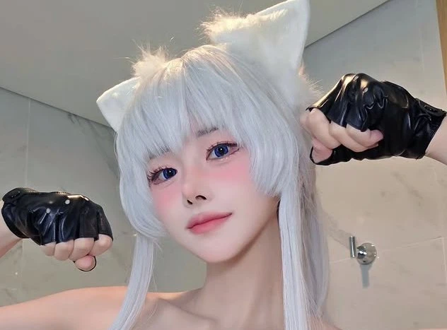 Nữ streamer thăng hạng nhan sắc sau ảnh với Faker 