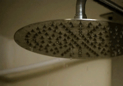 Vòi hoa sen OrbSys sẽ giúp bạn tiết kiệm đến 90% lượng nước tắm bằng cách lọc và tái sử dụng ngay lượng nước mà bạn vừa xả xuống.