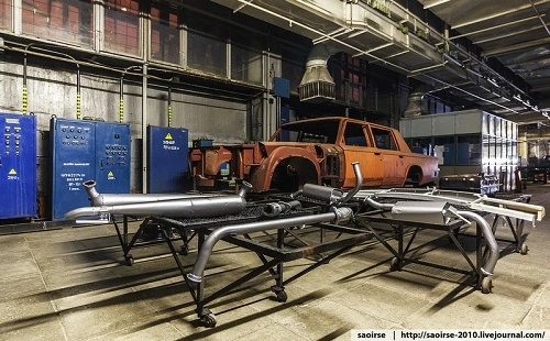 Bên trong nhà máy sản xuất xe cho lãnh đạo Liên Xô