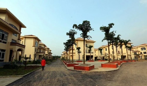 Đại gia bỏ 100 tỷ xây 69 villa tặng đồng hương