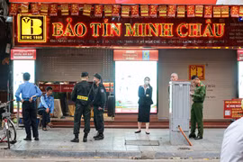 “Vàng giấy” tại Bảo Tín Minh Châu: Khách trả tiền nhưng nhận giấy hẹn! [Kỳ 1]