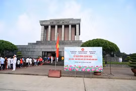 Rạng danh truyền thống hiếu học họ Phan và thân hữu: Lễ tuyên dương báo công dâng Bác tại Ba Đình lịch sử
