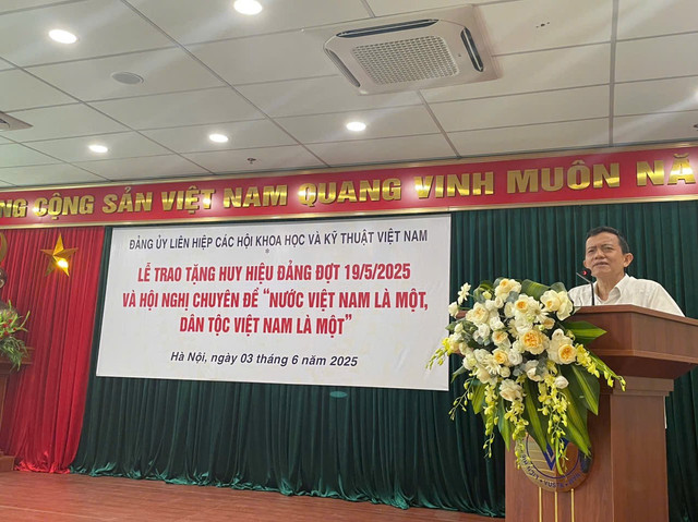 Đại tá, PGS.TS Nguyễn Mạnh Hà trình bày chuyên đề. ong-ha.jpg