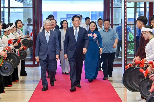 Chủ tịch nước Lương Cường, Chủ tịch UBTƯ MTTQ Việt Nam Đỗ Văn Chiến và các đại biểu tham dự chương trình gặp mặt. Ảnh: Quang Vinh. mttq-gap-mat.jpg