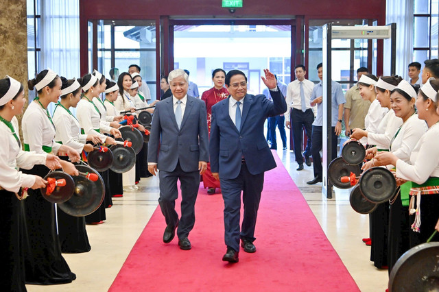 Thủ tướng Chính phủ Phạm Minh Chính, Chủ tịch UBTƯ MTTQ Việt Nam Đỗ Văn Chiến và các đại biểu tham dự chương trình gặp mặt. Ảnh: Quang Vinh. mttq-gap-mat-2.jpg