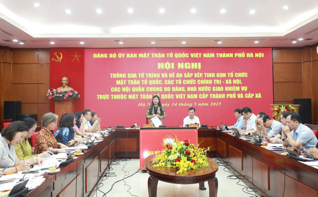 Chú thích ảnh: Bà Nguyễn Lan Hương, Bí thư Đảng ủy, Chủ tịch Ủy ban MTTQ Việt Nam thành phố Hà Nội phát biểu tại hội nghị. Ảnh: N. P mttq-145.jpg