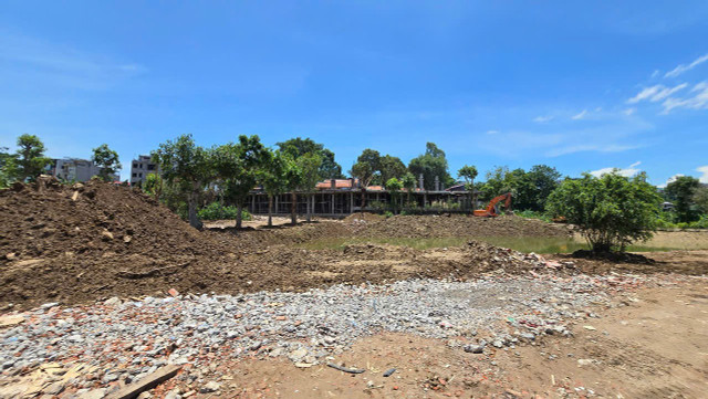Đại diện Cục Quản lý đề điều và Phòng chống thiên tại cho rằng cần tăng cường trách nhiệm của chính quyền địa phương, đặc biệt là người đứng đầu cấp phường xã trong xử lý sai phạm. de-dieu-2.jpg