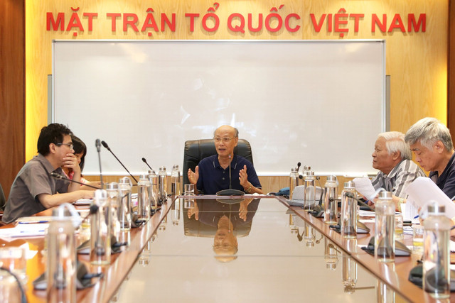 GS.TS Trần Ngọc Đường, Chủ nhiệm Hội đồng tư vấn về Dân chủ và Pháp luật UBTƯ MTTQ Việt Nam phát biểu tại Hội nghị. Ảnh: Tiến Đạt. ong-duong.jpg