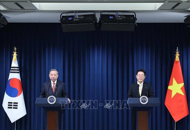 Tổng Bí thư Tô Lâm và Tổng thống Hàn Quốc Lee Jae Myung gặp gỡ báo chí. Ảnh: Thống Nhất/TTXVN tong-bi-thu-gap-bao-chi.jpg