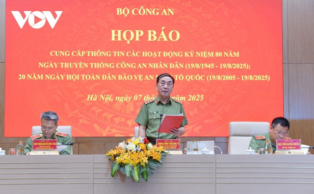 Thượng tướng Trần Quốc Tỏ, Ủy viên Trung ương Đảng, Phó Bí thư Đảng ủy Công an Trung ương, Thứ trưởng Bộ Công an dự và chủ trì buổi họp báo. hop-bao-cong-an.jpg