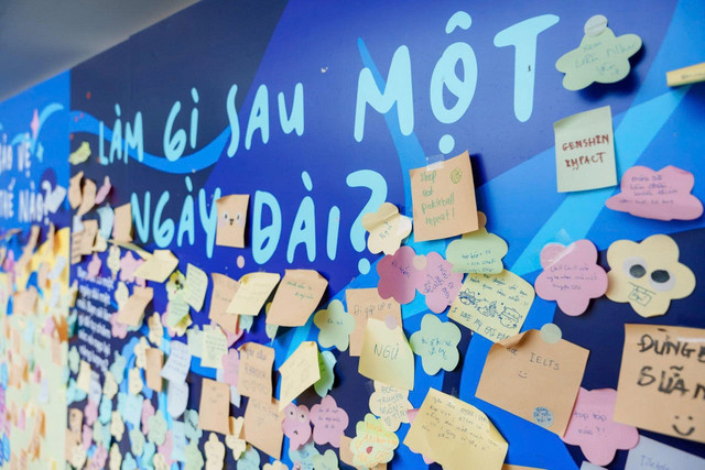 Triển lãm “Ocean of You” – hành trình khám phá đại dương nội tâm thu hút hơn 1.500 lượt học sinh tham gia. gen-h-vin-4.jpg